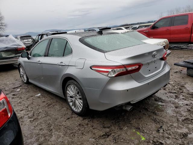 4T1BZ1HK7JU009035 - 2018 TOYOTA CAMRY XSE SILVER photo 2