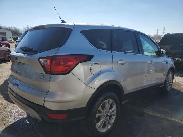 1FMCU0GD3KUA74210 - 2019 FORD ESCAPE SE SILVER photo 3