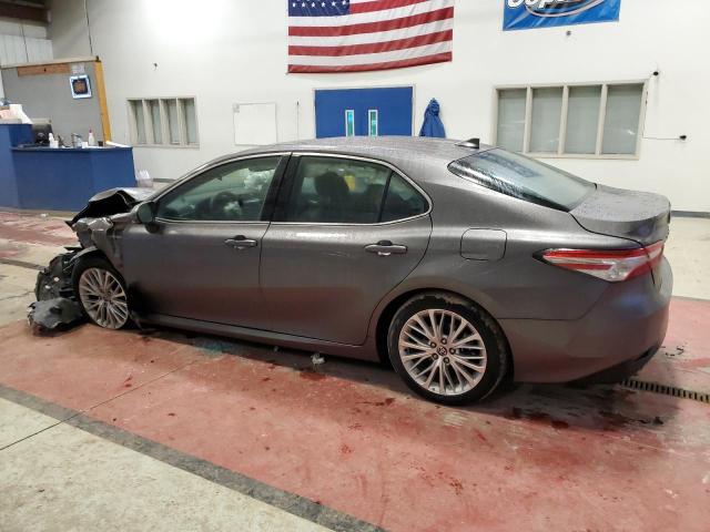 4T1F31AK6LU546334 - 2020 TOYOTA CAMRY XLE GRAY photo 2