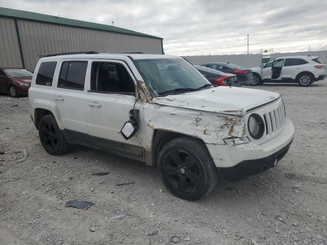 1C4NJRFB4FD240010 - 2015 JEEP PATRIOT LATITUDE WHITE photo 4