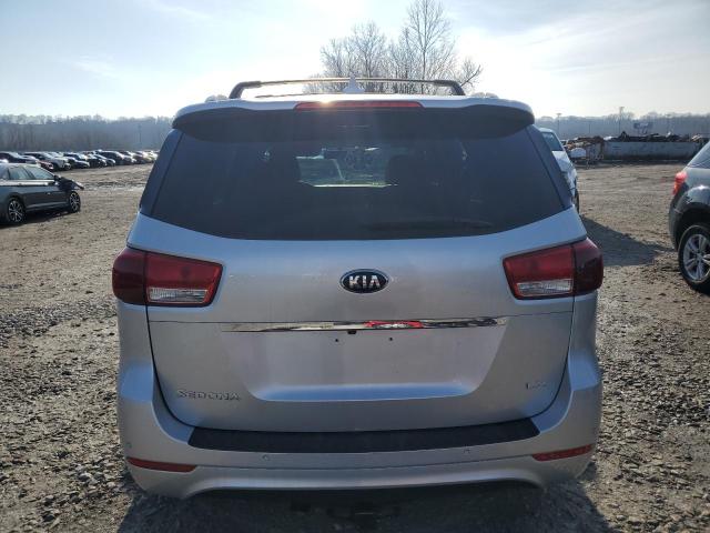 KNDMB5C17G6163247 - 2016 KIA SEDONA LX SILVER photo 6