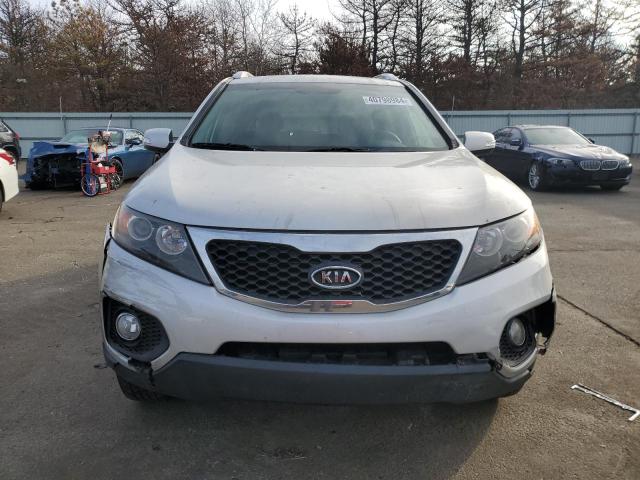 5XYKT4A19BG049161 - 2011 KIA SORENTO BASE WHITE photo 5