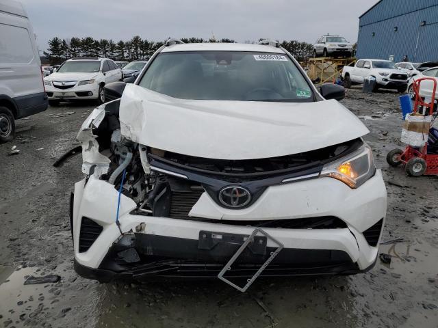 JTMBFREV4JJ229020 - 2018 TOYOTA RAV4 LE WHITE photo 5