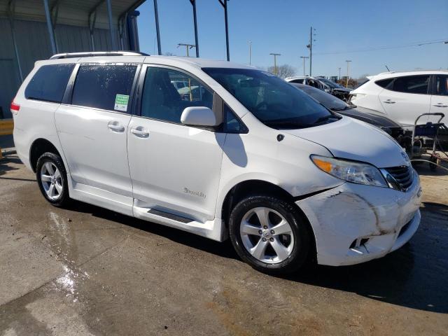 5TDKK3DC3DS297082 - 2013 TOYOTA SIENNA LE WHITE photo 4