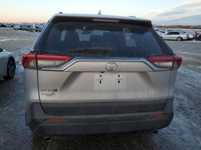 2T3B1RFV1KC032761 - 2019 TOYOTA RAV4 LE Silber Foto 6