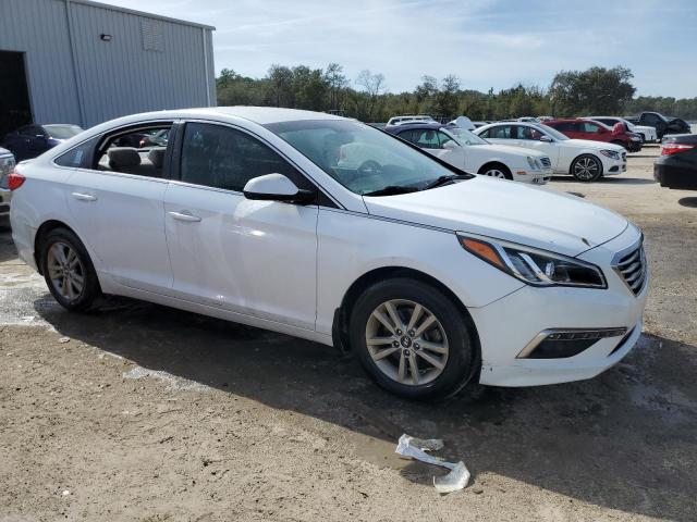 5NPE24AF5FH173289 - 2015 HYUNDAI SONATA SE WHITE photo 4