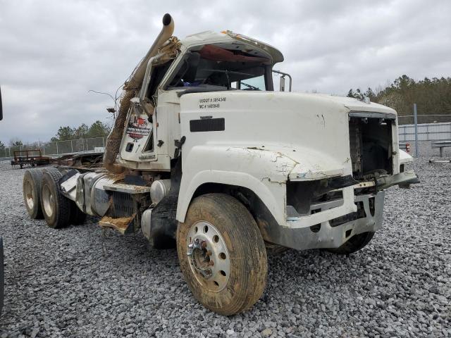 1M1AN07Y6CM009137 - 2012 MACK 600 CHU600 WHITE photo 9