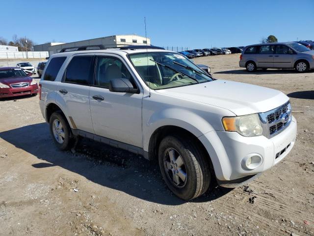 1FMCU0DG3BKA36535 - 2011 FORD ESCAPE XLT WHITE photo 4