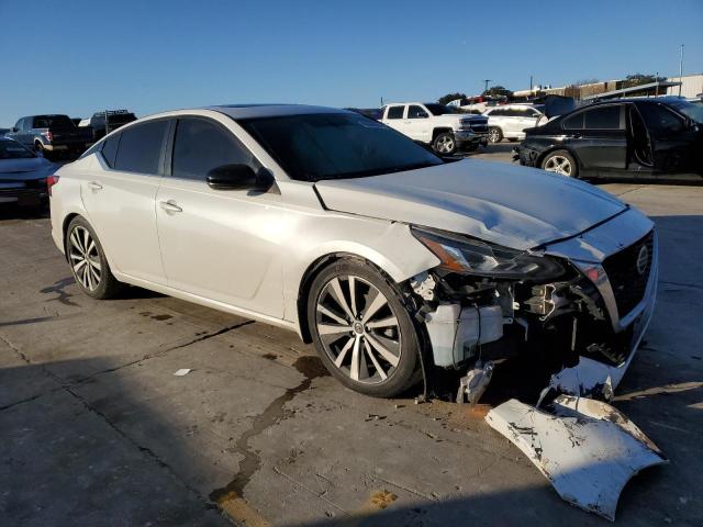 1N4BL4CV5KC249965 - 2019 NISSAN ALTIMA SR WHITE photo 4