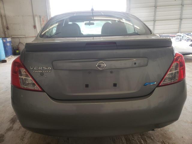 3N1CN7APXDL824943 - 2013 NISSAN VERSA S GRAY photo 6