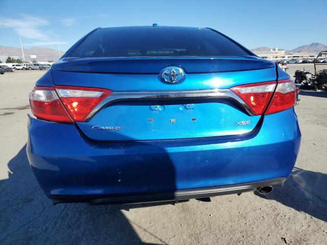 4T1BF1FK8HU643332 - 2017 TOYOTA CAMRY LE BLUE photo 6