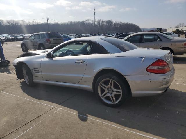 WDBSK71F17F132432 - 2007 MERCEDES-BENZ SL 550 SILVER photo 2