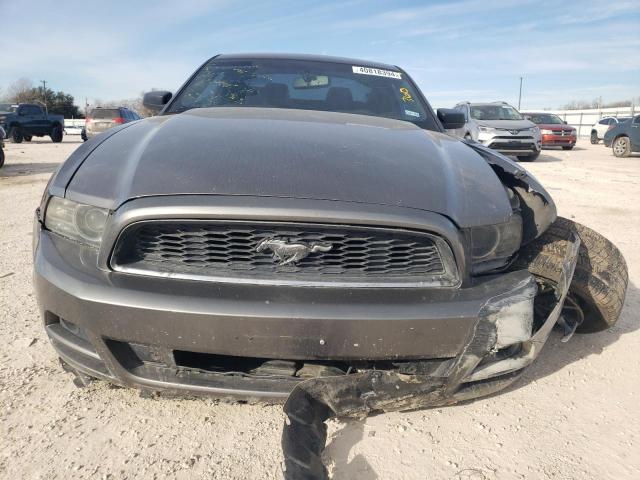 1ZVBP8AM7E5221672 - 2014 FORD MUSTANG GRAY photo 5