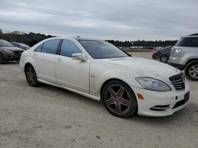 WDDNG9EB7CA471258 - 2012 MERCEDES-BENZ S 550 4MATIC WHITE photo 4