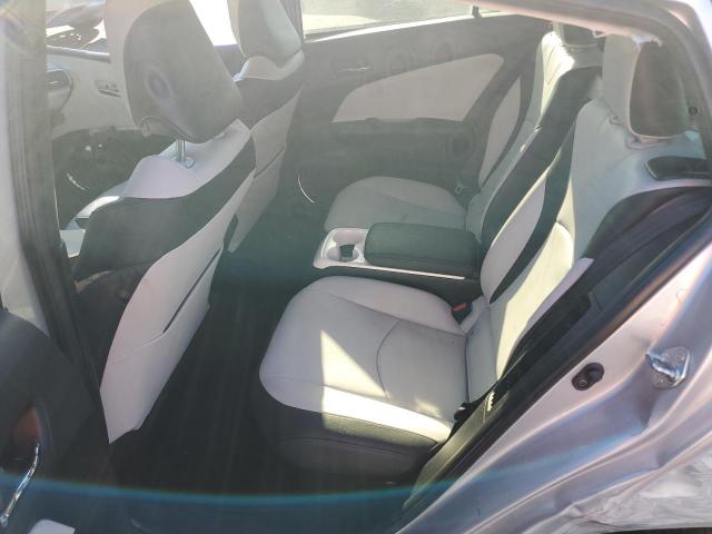 JTDKARFP5H3000746 - 2017 TOYOTA PRIUS PRIM Silber Foto 10