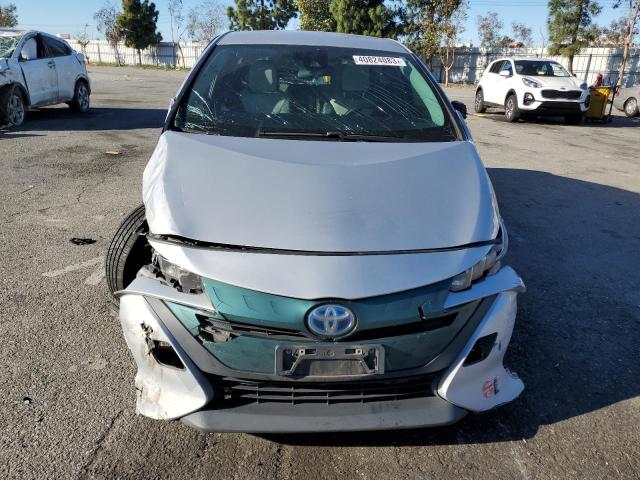 JTDKARFP5H3000746 - 2017 TOYOTA PRIUS PRIM Silber Foto 5