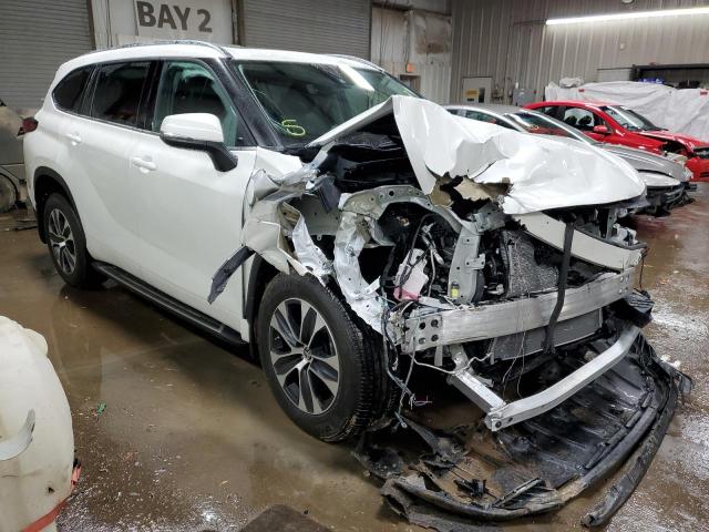 5TDHZRBH6MS550726 - 2021 TOYOTA HIGHLANDER XLE WHITE photo 4