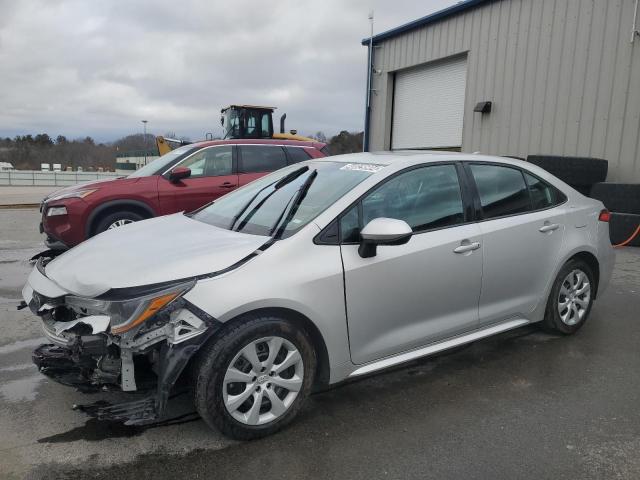 5YFEPMAE0NP286836 - 2022 TOYOTA COROLLA LE SILVER photo 1