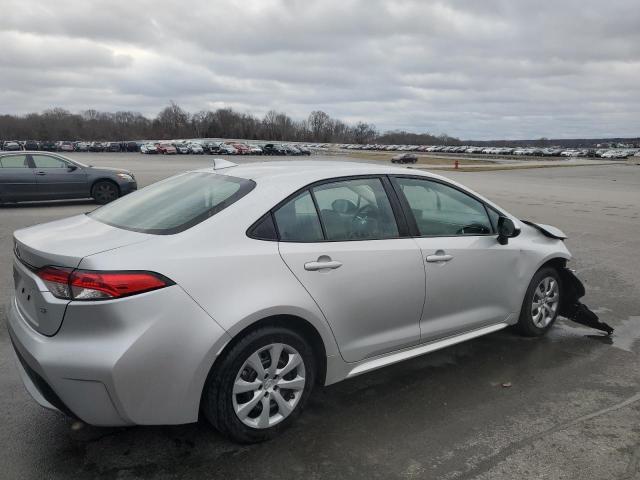 5YFEPMAE0NP286836 - 2022 TOYOTA COROLLA LE SILVER photo 3