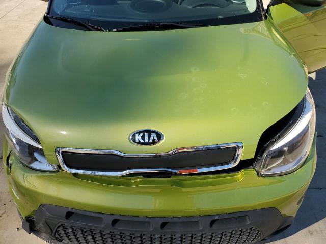 KNDJN2A23G7832855 - 2016 KIA SOUL GREEN photo 11