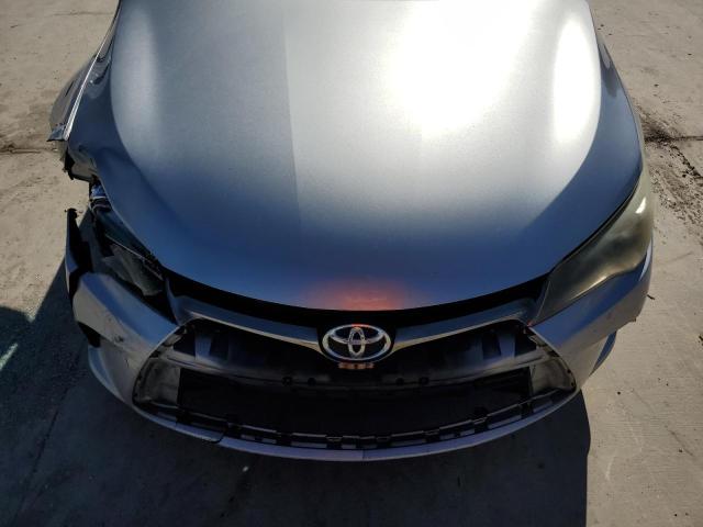 4T1BF1FKXFU482513 - 2015 TOYOTA CAMRY LE SILVER photo 11