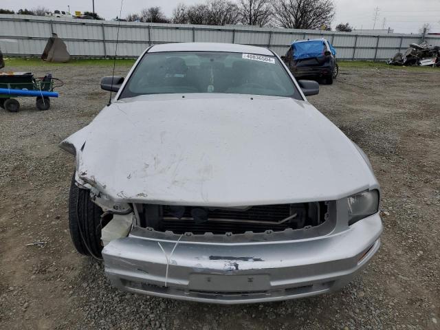 1ZVHT80N685111653 - 2008 FORD MUSTANG SILVER photo 5