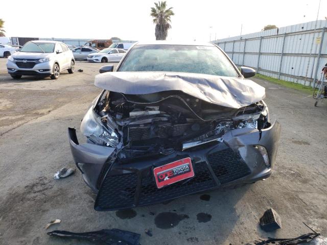 4T1BF1FK7FU938838 - 2015 TOYOTA CAMRY LE GRAY photo 5