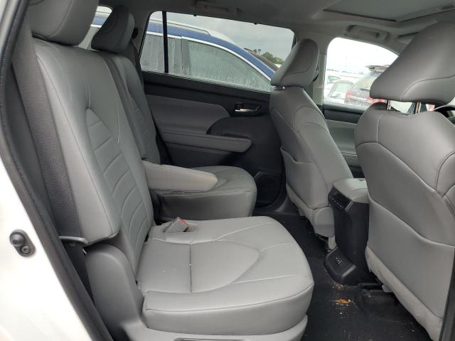 5TDGZRAH5NS094572 - 2022 TOYOTA HIGHLANDER XLE WHITE photo 10