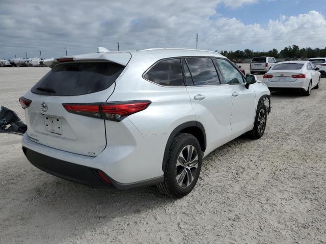5TDGZRAH5NS094572 - 2022 TOYOTA HIGHLANDER XLE WHITE photo 3