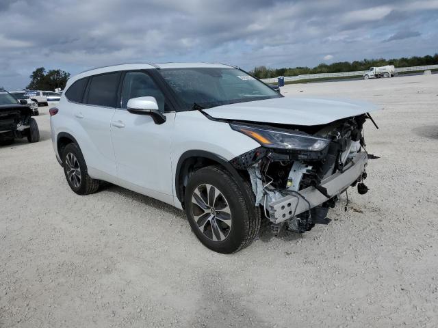 5TDGZRAH5NS094572 - 2022 TOYOTA HIGHLANDER XLE WHITE photo 4