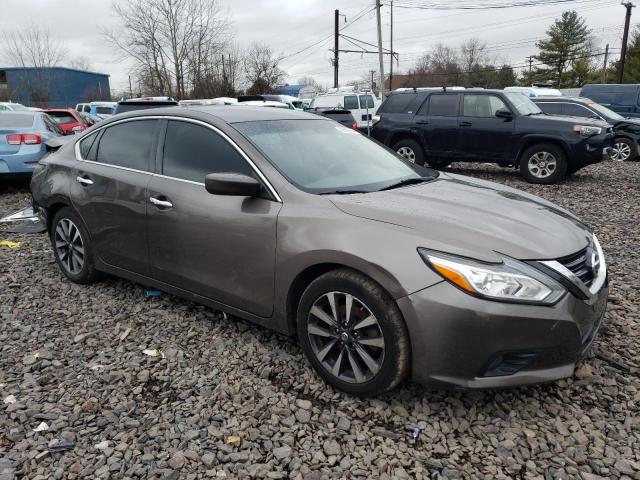 1N4AL3AP8HC199324 - 2017 NISSAN ALTIMA 2.5 BROWN photo 4