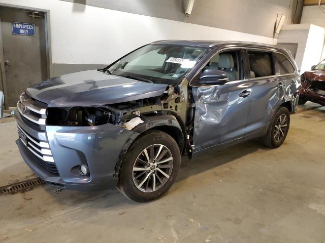 5TDJZRFHXJS496581 - 2018 TOYOTA HIGHLANDER SE BLUE photo 1