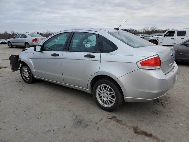 1FAHP3FN5AW298374 - 2010 FORD FOCUS SE SILVER photo 2