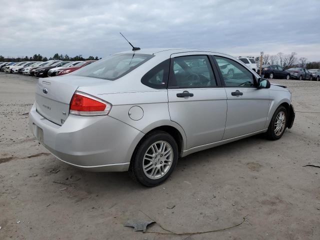 1FAHP3FN5AW298374 - 2010 FORD FOCUS SE SILVER photo 3