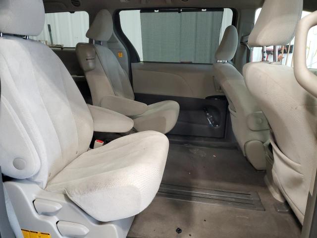 5TDKK3DCXBS132661 - 2011 TOYOTA SIENNA LE RED photo 11