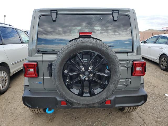 1C4JJXP6XNW229326 - 2022 JEEP WRANGLER U SAHARA 4XE GRAY photo 6