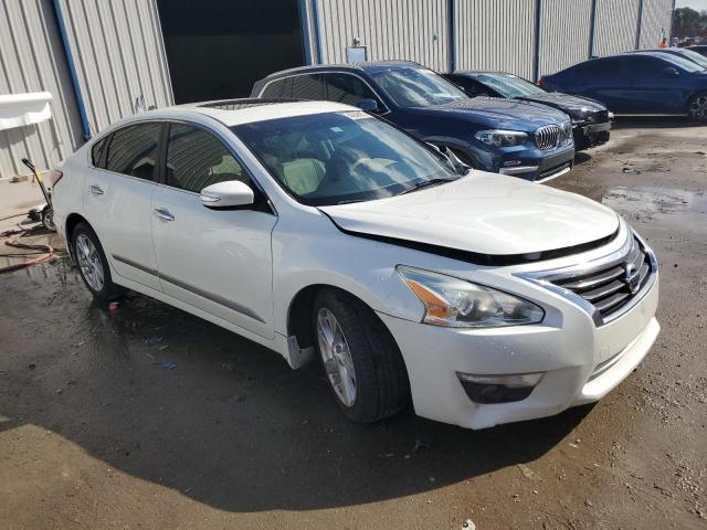 1N4AL3AP3FN889807 - 2015 NISSAN ALTIMA 2.5 WHITE photo 4