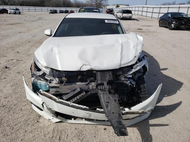 1N4BL4BV7KN310657 - 2019 NISSAN ALTIMA S WHITE photo 5