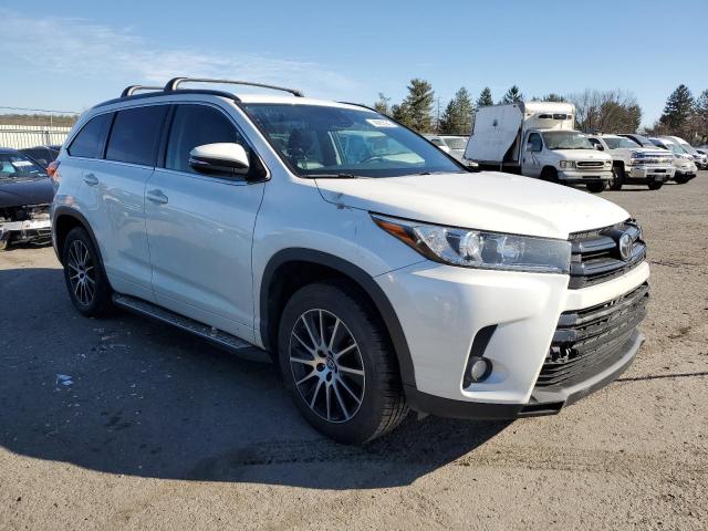 5TDKZRFH2HS200936 - 2017 TOYOTA HIGHLANDER SE WHITE photo 4