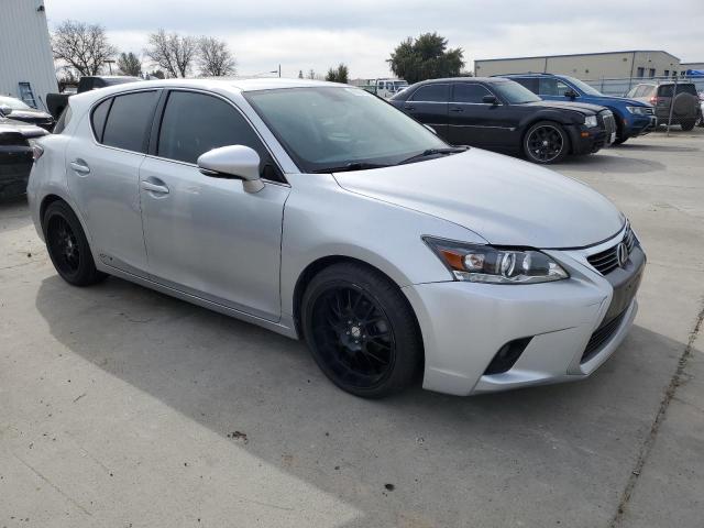 JTHKD5BH3G2261018 - 2016 LEXUS CT 200 SILVER photo 4