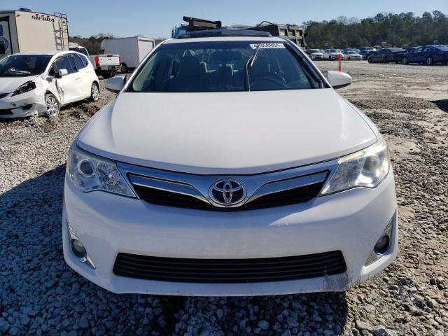 4T1BF1FK3EU469438 - 2014 TOYOTA CAMRY L WHITE photo 5