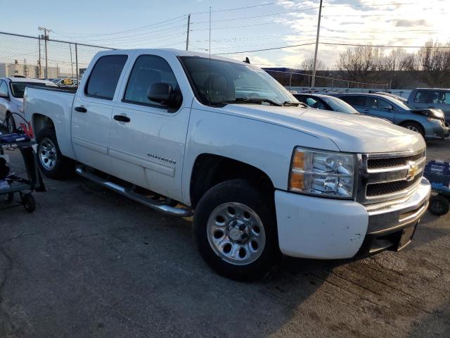 3GCPCREA9BG324834 - 2011 CHEVROLET SILVERADO C1500  LS WHITE photo 4