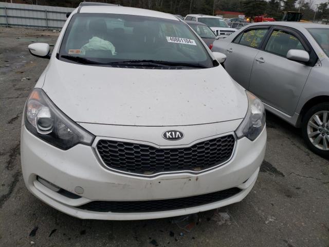 KNAFX5A86G5627271 - 2016 KIA FORTE EX WHITE photo 5