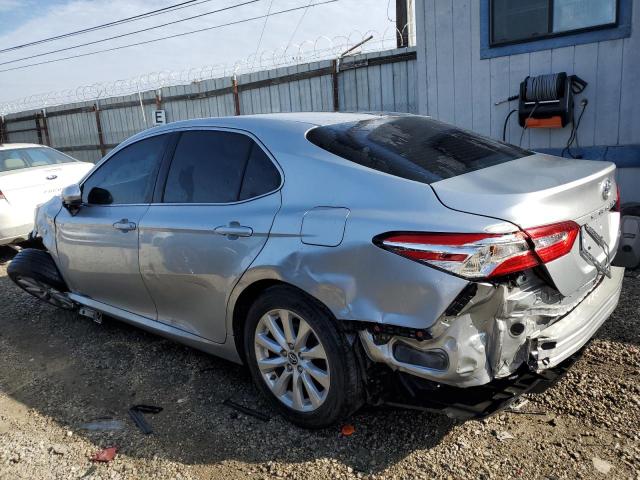 4T1B11HK4JU605680 - 2018 TOYOTA CAMRY L SILVER photo 2