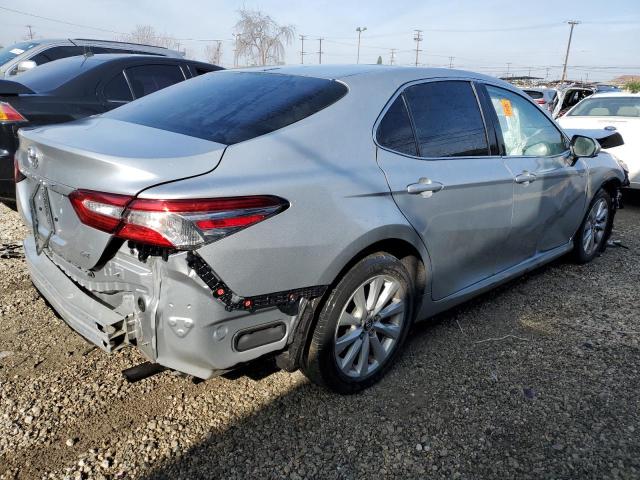 4T1B11HK4JU605680 - 2018 TOYOTA CAMRY L SILVER photo 3