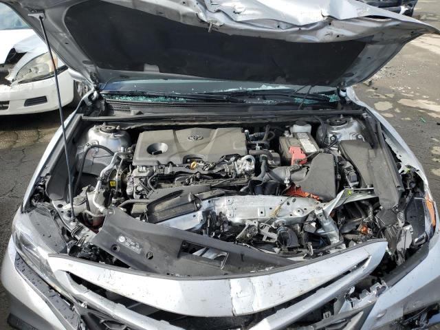 4T1T11AK1NU015585 - 2022 TOYOTA CAMRY SE SILVER photo 11