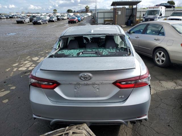 4T1T11AK1NU015585 - 2022 TOYOTA CAMRY SE SILVER photo 6