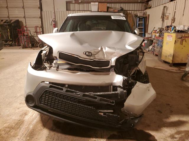 KNDJN2A20G7841724 - 2016 KIA SOUL SILVER photo 5