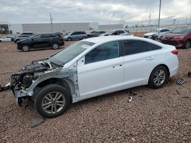 5NPE24AF4FH186728 - 2015 HYUNDAI SONATA SE WHITE photo 1