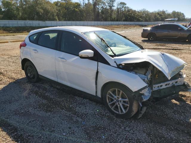 1FADP3K25HL215824 - 2017 FORD FOCUS SE WHITE photo 4